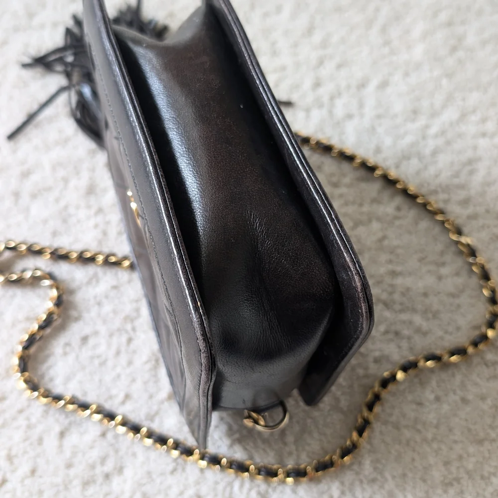 St. John Elegant Black Quilted Chain Bag - Picture 4 of 8